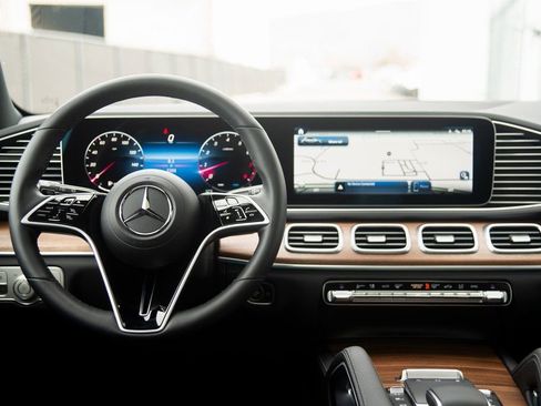 Used 2025 Mercedes-Benz GLE 350 4MATIC image 34