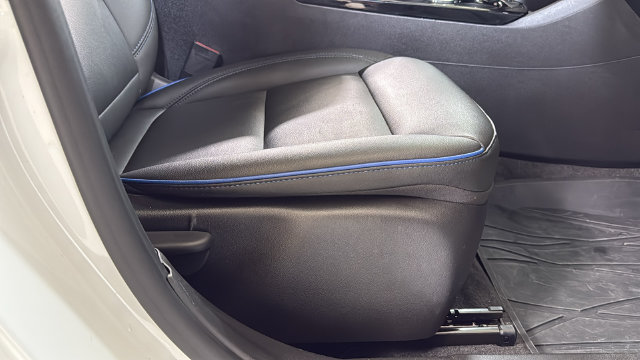 Used 2024 Buick Envista Sport Touring w/ Convenience I Package FWD image 24