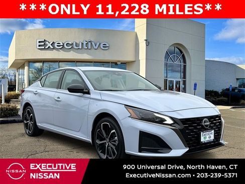 Certified 2024 Nissan Altima 2.5 SR image 1