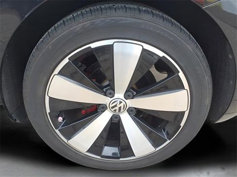 Used 2013 Volkswagen Beetle 2.0T image 23