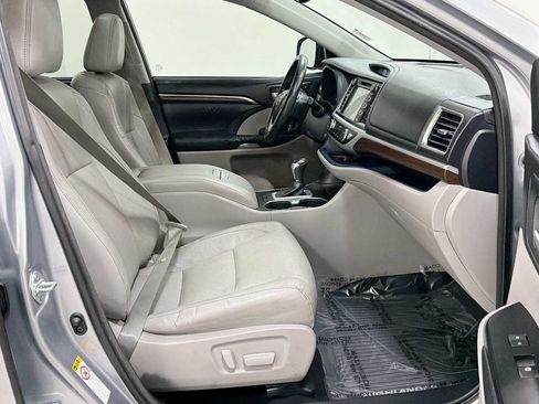 Used 2014 Toyota Highlander Limited FWD image 31
