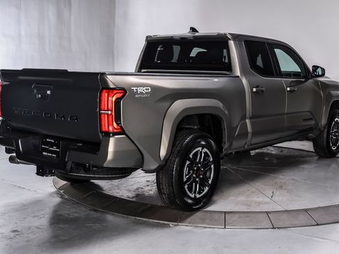 Used 2025 Toyota Tacoma TRD Sport AWD/4WD image 6
