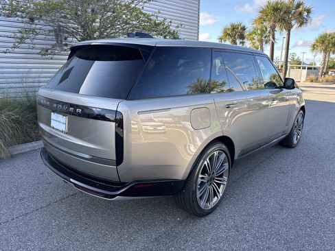 New 2026 Land Rover Range Rover Long Wheelbase SE AWD/4WD image 6
