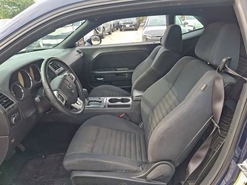 Used 2014 Dodge Challenger SXT RWD image 21