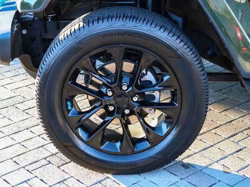 Used 2022 Jeep Wrangler Unlimited Sahara image 12