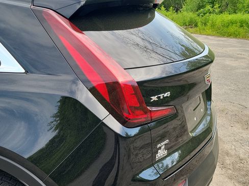 Used 2022 Cadillac XT4 Luxury w/ Cold Weather Package AWD/4WD image 11
