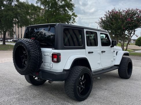 Used 2020 Jeep Wrangler Unlimited Sahara AWD/4WD image 5