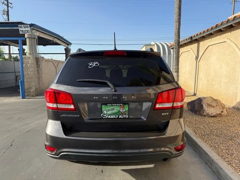 Used 2018 Dodge Journey SXT w/ Connectivity Group FWD image 5