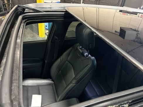 Used 2024 Cadillac XT4 Premium Luxury w/ Technology Package AWD/4WD image 23