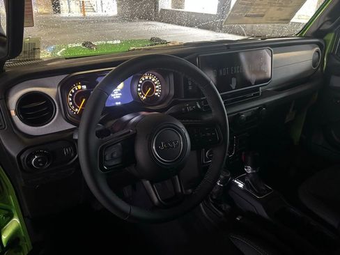 New 2025 Jeep Gladiator Sport image 10