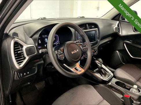 Used 2025 Kia Soul LX w/ LX Technology Package FWD image 16