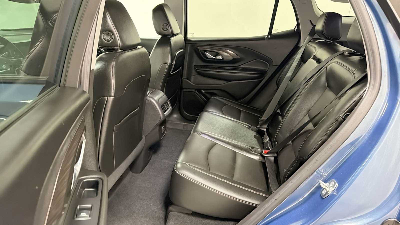 Used 2024 GMC Terrain SLT AWD/4WD image 24
