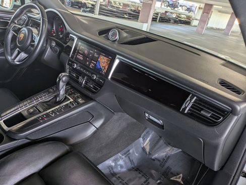 Used 2019 Porsche Macan image 23