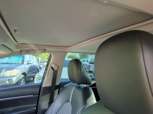 Used 2020 Toyota Camry SE FWD image 8