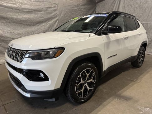 Used 2025 Jeep Compass Limited AWD/4WD image 2