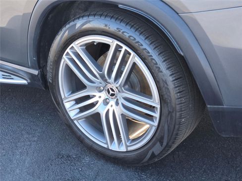 Used 2021 Mercedes-Benz GLS 450 4MATIC image 19