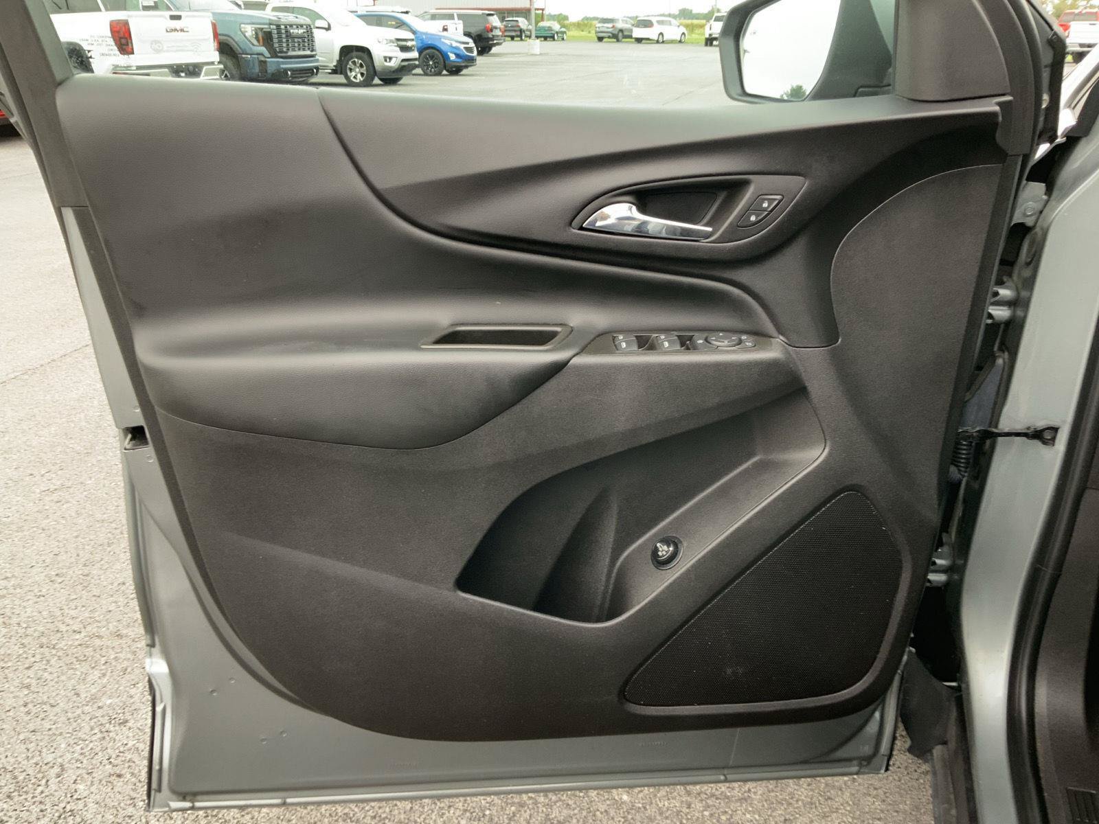 Used 2024 Chevrolet Equinox LT FWD image 17