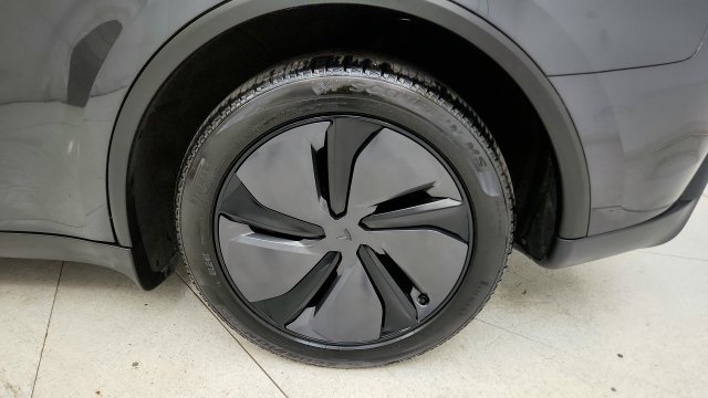 Used 2026 Tesla Model Y Long Range RWD image 81