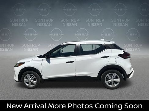 Certified 2025 Nissan Kicks Play S FWD image 3