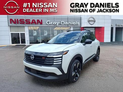 New 2026 Nissan Kicks SR w/ Cold Weather Package FWD image 3