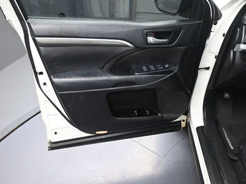 Used 2018 Toyota Highlander SE AWD/4WD image 83