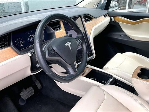 Used 2018 Tesla Model X 75D image 14