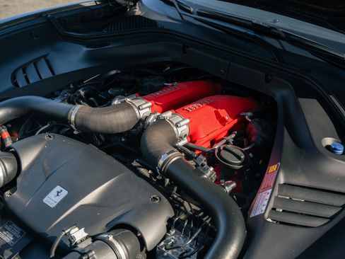 Used 2017 Ferrari California T RWD image 27