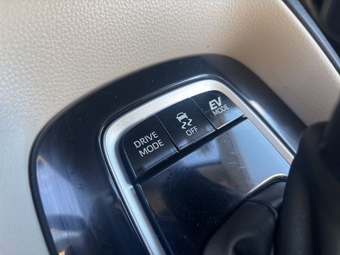 Used 2024 Toyota Corolla LE image 27