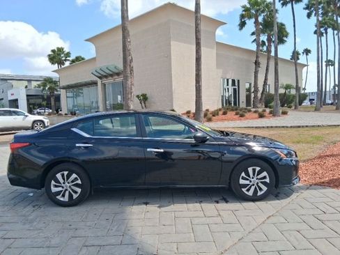 Used 2025 Nissan Altima 2.5 S FWD image 3