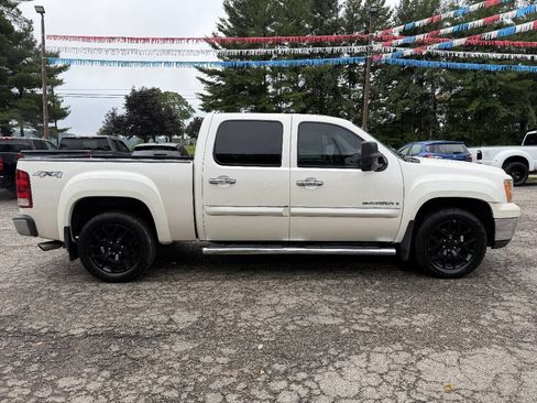 Used 2009 GMC Sierra 1500 SLT w/ White Diamond Edition AWD/4WD image 4