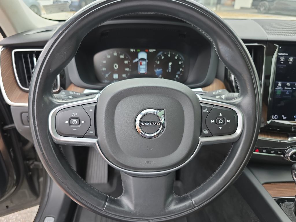 Used 2019 Volvo XC60 T6 Momentum w/ Multimedia Package AWD/4WD image 23