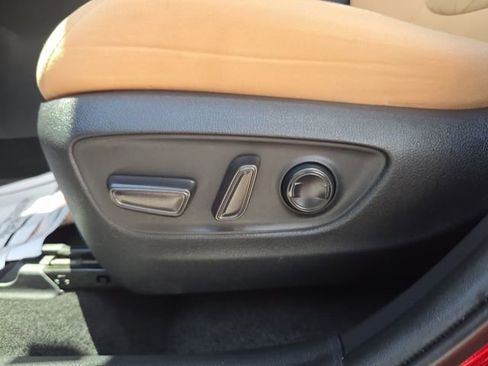 Used 2020 Toyota RAV4 XLE w/ Convenience Package FWD image 18