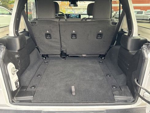 Used 2024 Jeep Wrangler Sahara image 34