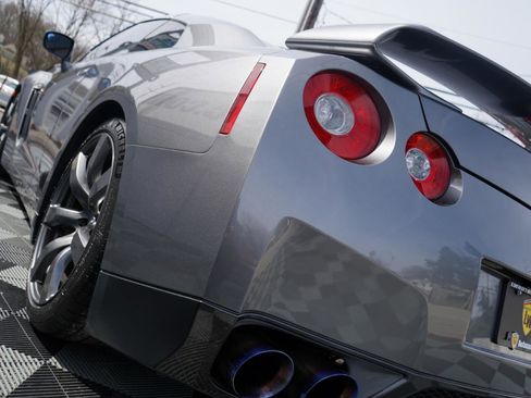 Used 2010 Nissan GT-R Premium image 88