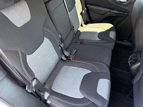 Used 2014 Jeep Cherokee Latitude w/ Comfort/Convenience Group AWD/4WD image 50