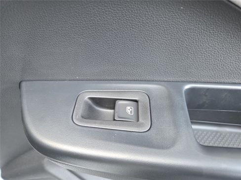 New 2025 Volkswagen Taos SE image 31