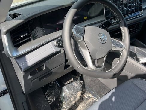 New 2026 Volkswagen Tiguan SE image 24