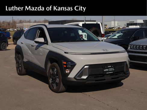 Used 2025 Hyundai Kona SEL image 1