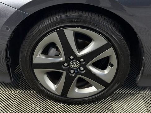 Used 2019 Toyota Prius XLE FWD image 14