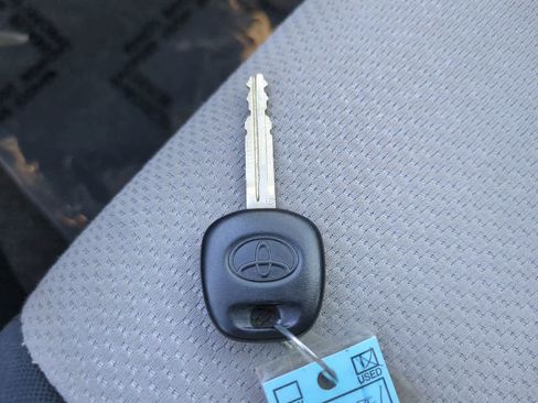 Used 2013 Toyota Yaris LE image 23