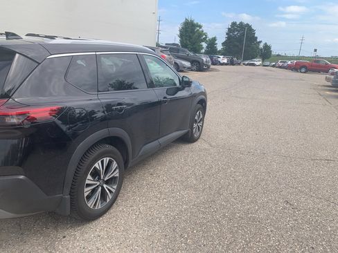 Used 2021 Nissan Rogue SV w/ Premium Package AWD/4WD image 5
