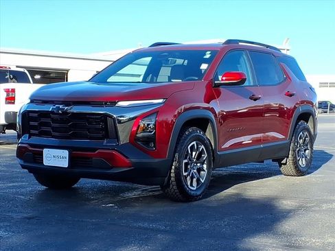 Used 2025 Chevrolet Equinox ACTIV w/ Safety and Technology Package image 2