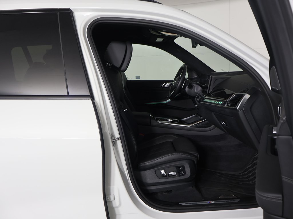 Used 2024 BMW X7 xDrive40i w/ M Sport Package AWD/4WD image 33