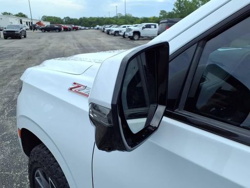 Used 2023 Chevrolet Tahoe Z71 w/ Luxury Package AWD/4WD image 17