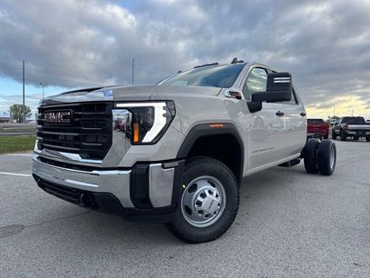 New 2026 GMC Sierra 3500 Pro w/ Convenience Package