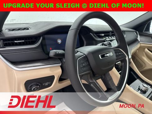 New 2025 Jeep Grand Cherokee Limited w/ Luxury Tech Group II image 22