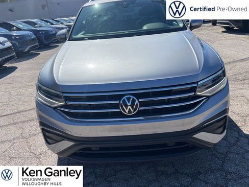 Used 2022 Volkswagen Tiguan SE w/ Panoramic Sunroof Package image 2