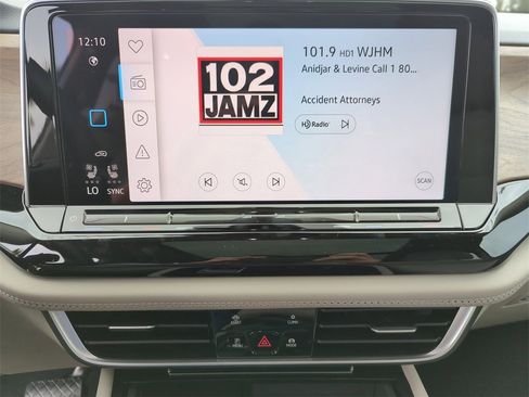 New 2025 Volkswagen Atlas SE image 31