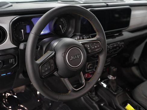 Used 2024 Jeep Wrangler Unlimited AWD/4WD image 11