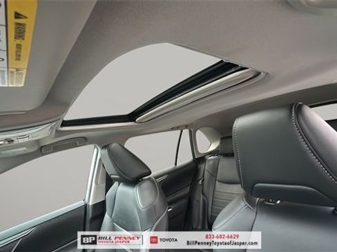 Used 2020 Toyota RAV4 XLE Premium image 12